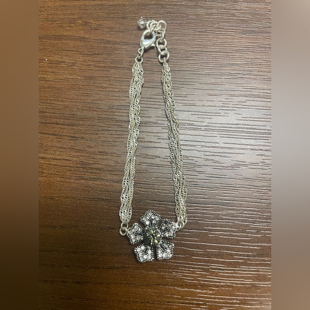 Elegant Silver Flower Beacelet